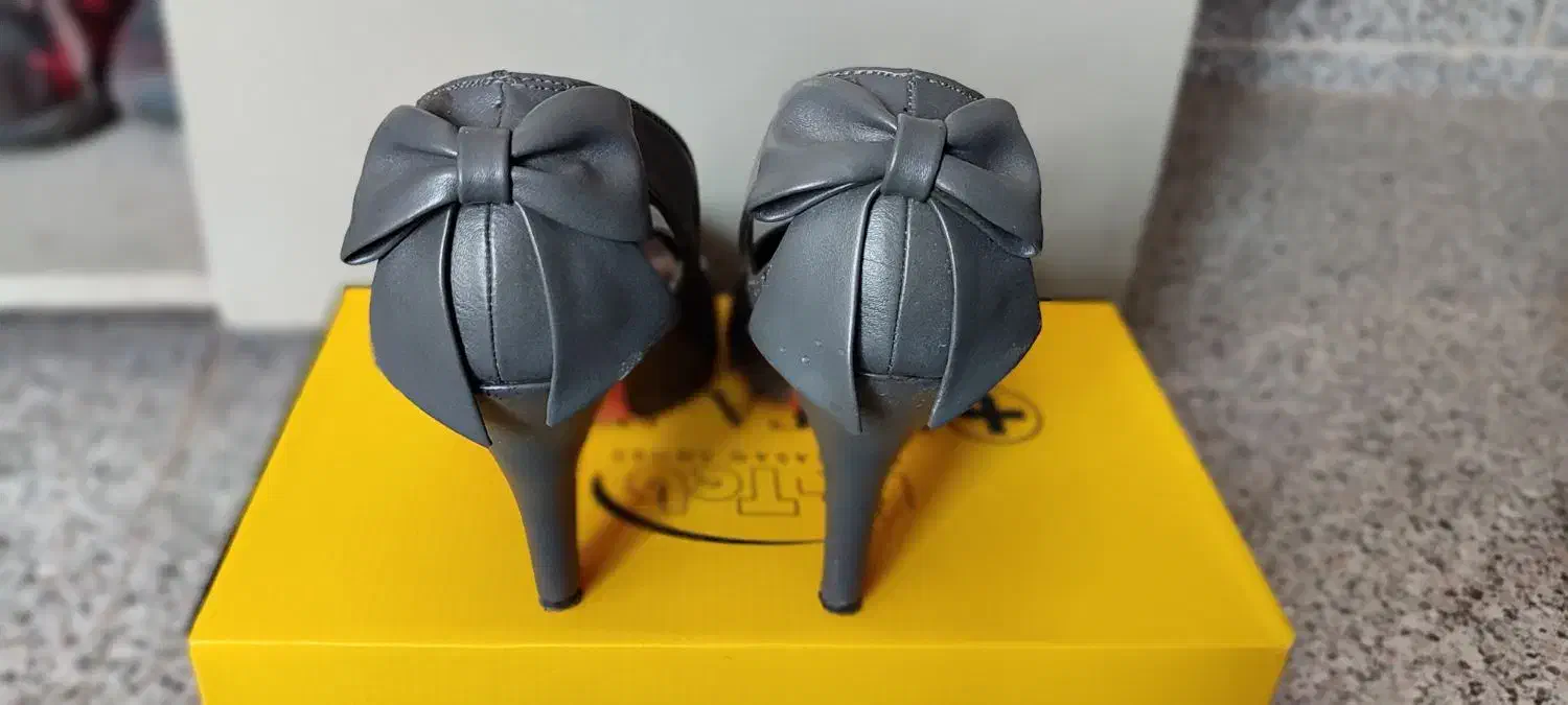 کفش نو|کیف، کفش، کمربند|فردوس (خراسان), |دیوار