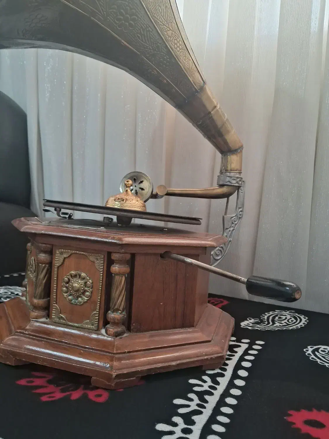 گرامافون هندلی عطیقه انگلیسی گل و بوته ای|کلکسیون اشیاء عتیقه|نجف‌آباد, شریعتی|دیوار