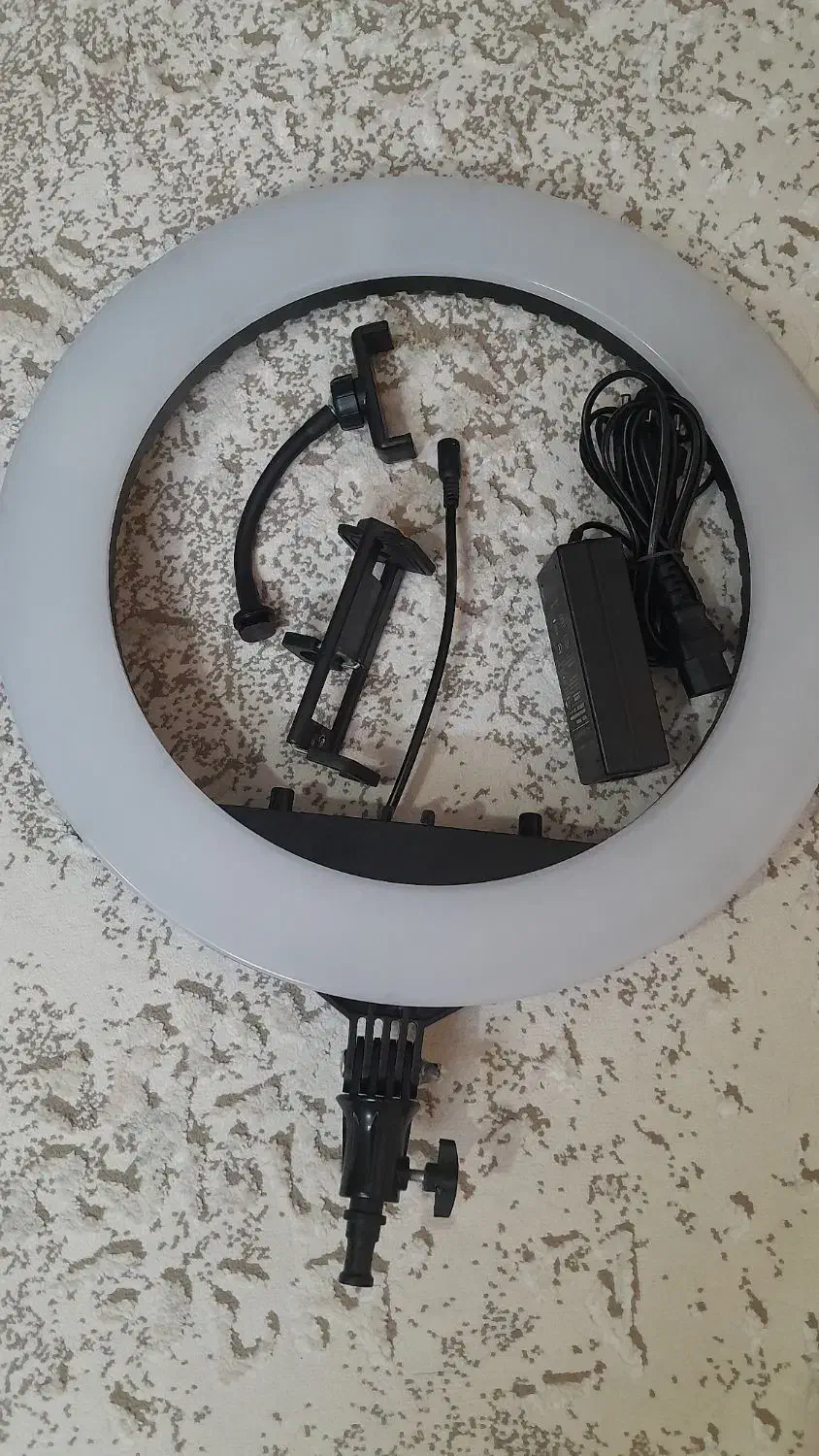 رینگ لایت همراه پایه کاملا سالم و نو|لوازم جانبی موبایل و تبلت|اصفهان, کوی راه حق|دیوار