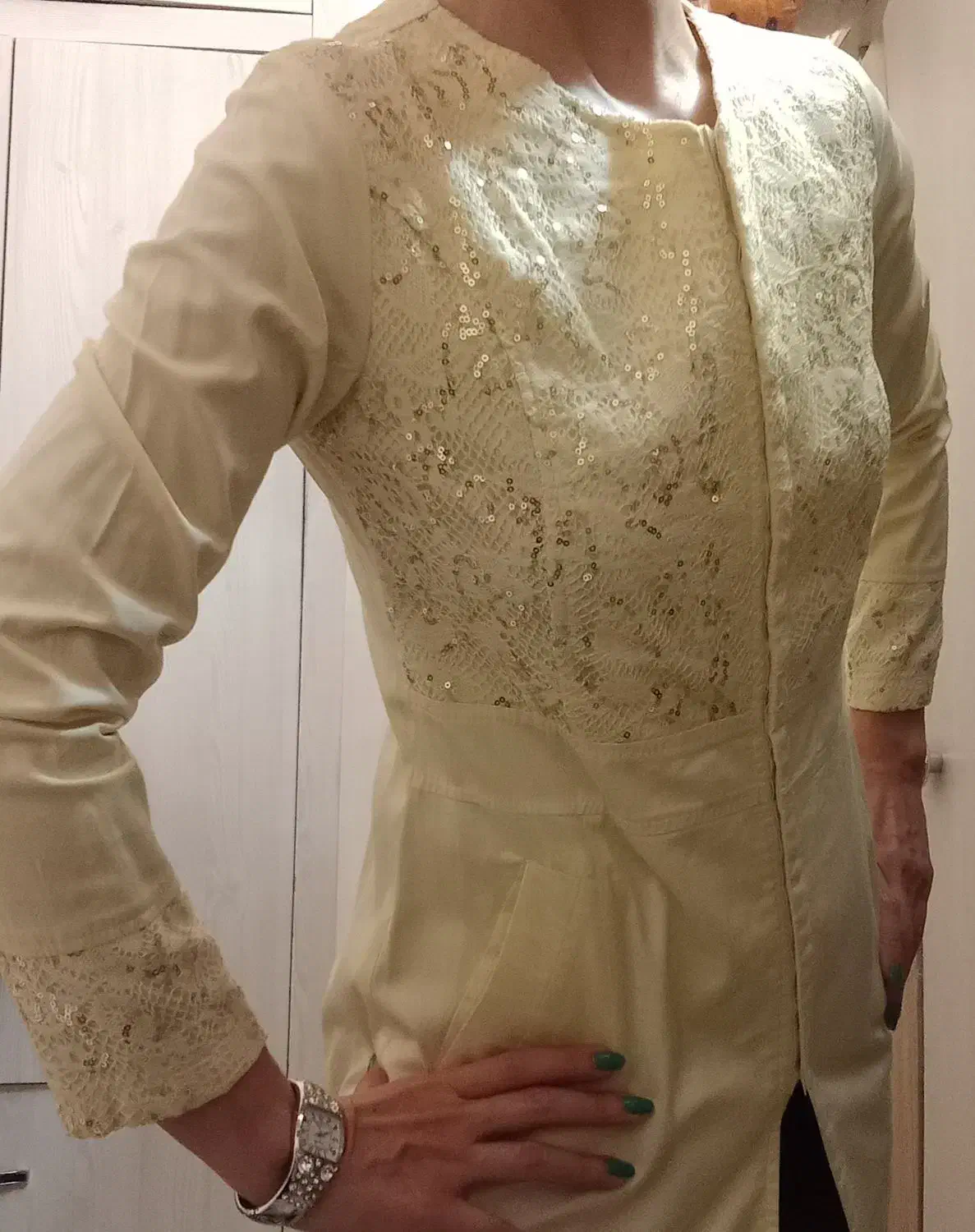 مانتو|لباس|مشهد, دانشجو|دیوار