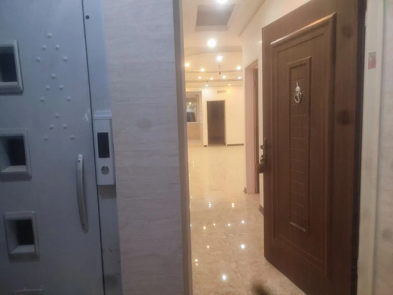 اپارتمان 101متری سندار صالحیه|فروش آپارتمان|بهارستان, |دیوار