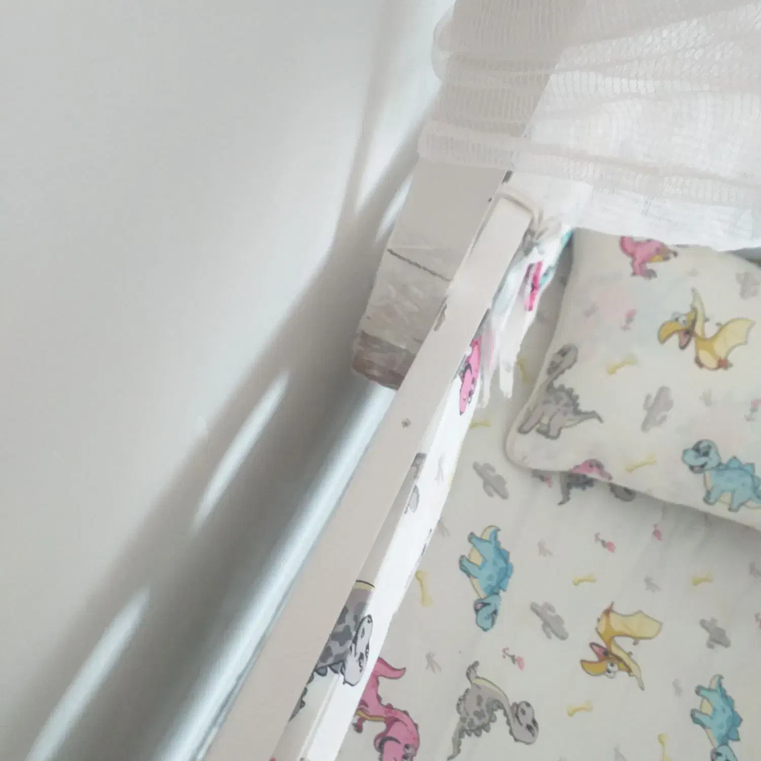 گهواره کودک|تخت و صندلی بچه|قروه, |دیوار