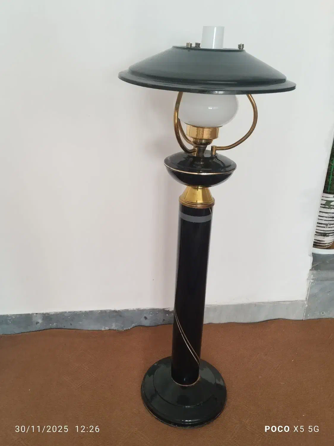 شب خواب یا آباژور ایستاده|چراغ خواب و آباژور|قم, فرهنگیان و شهربانی|دیوار