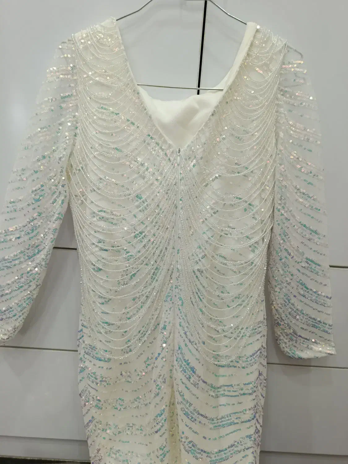 لباس مجلسی|لباس|اندیشه, اندیشه فاز ۱|دیوار