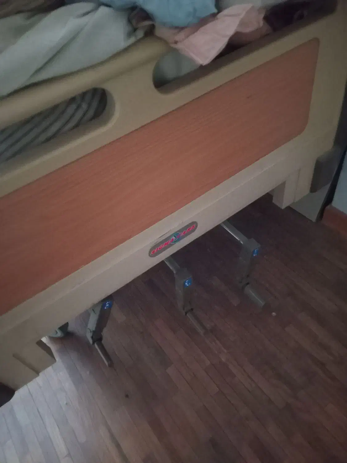 تخت بیمارستانی تایوانی - گاوصندوق - تخت چوبی|آرایشی، بهداشتی، درمانی|تهران, قزل قلعه|دیوار