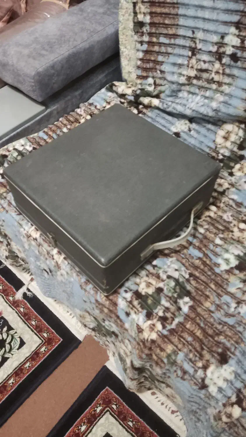 یک دستگاه گرامافون قدیمی|کلکسیون اشیاء عتیقه|چادگان, |دیوار