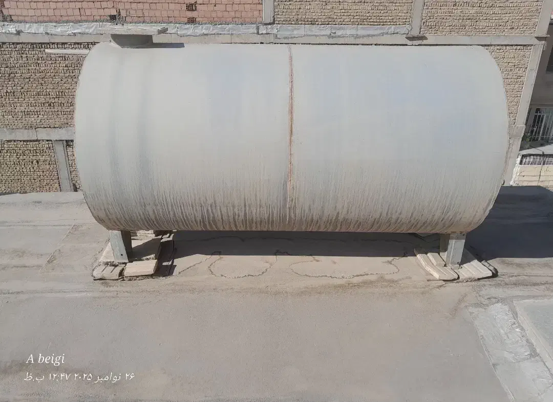 فروش یک عدد مخزن فلزی گالوانیزه ۲۰۰۰ لیتری|مصالح و تجهیزات ساختمان|بومهن, |دیوار