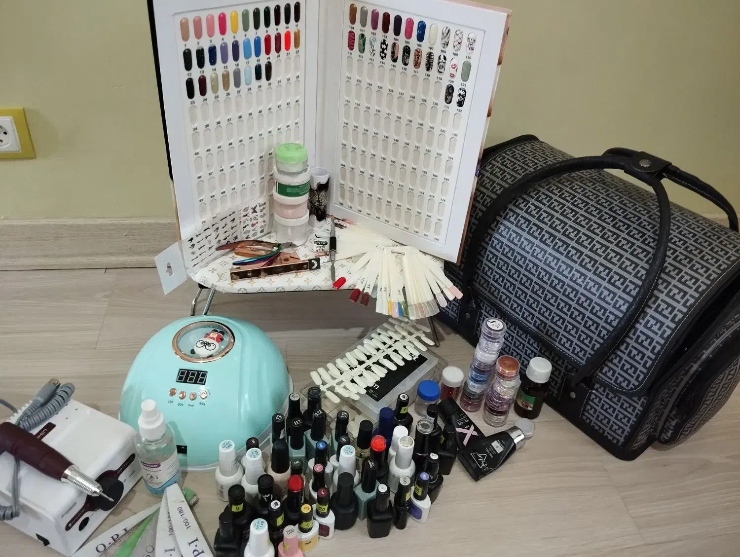 لوازم کاشت ناخن|آرایشی، بهداشتی، درمانی|تبریز, |دیوار