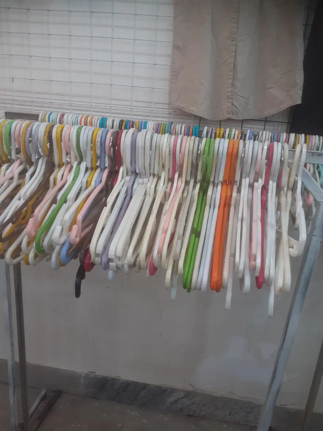 چوب لباس|فروشگاه و مغازه|خرمآباد, |دیوار