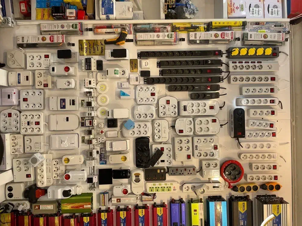 فروش ویژه انواع محافظ برق تکی، سیم دار و پریزی|سایر لوازم برقی|تهران, لاله زار|دیوار