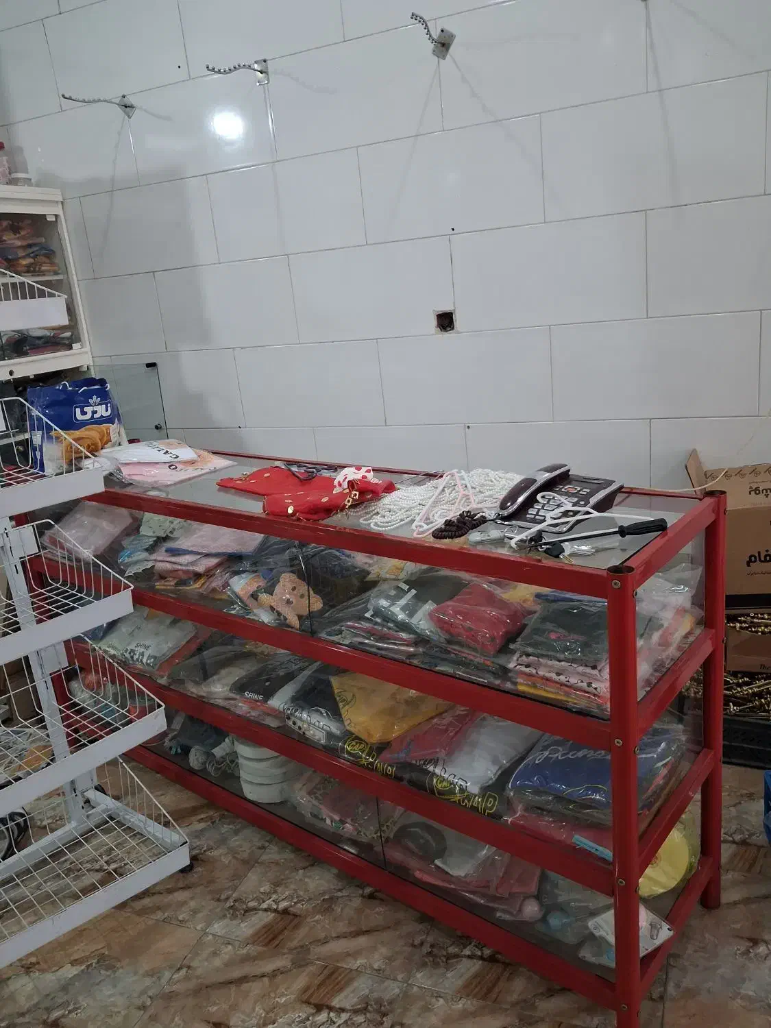 دوعدداستندویک عددویترین|فروشگاه و مغازه|بهارستان, |دیوار