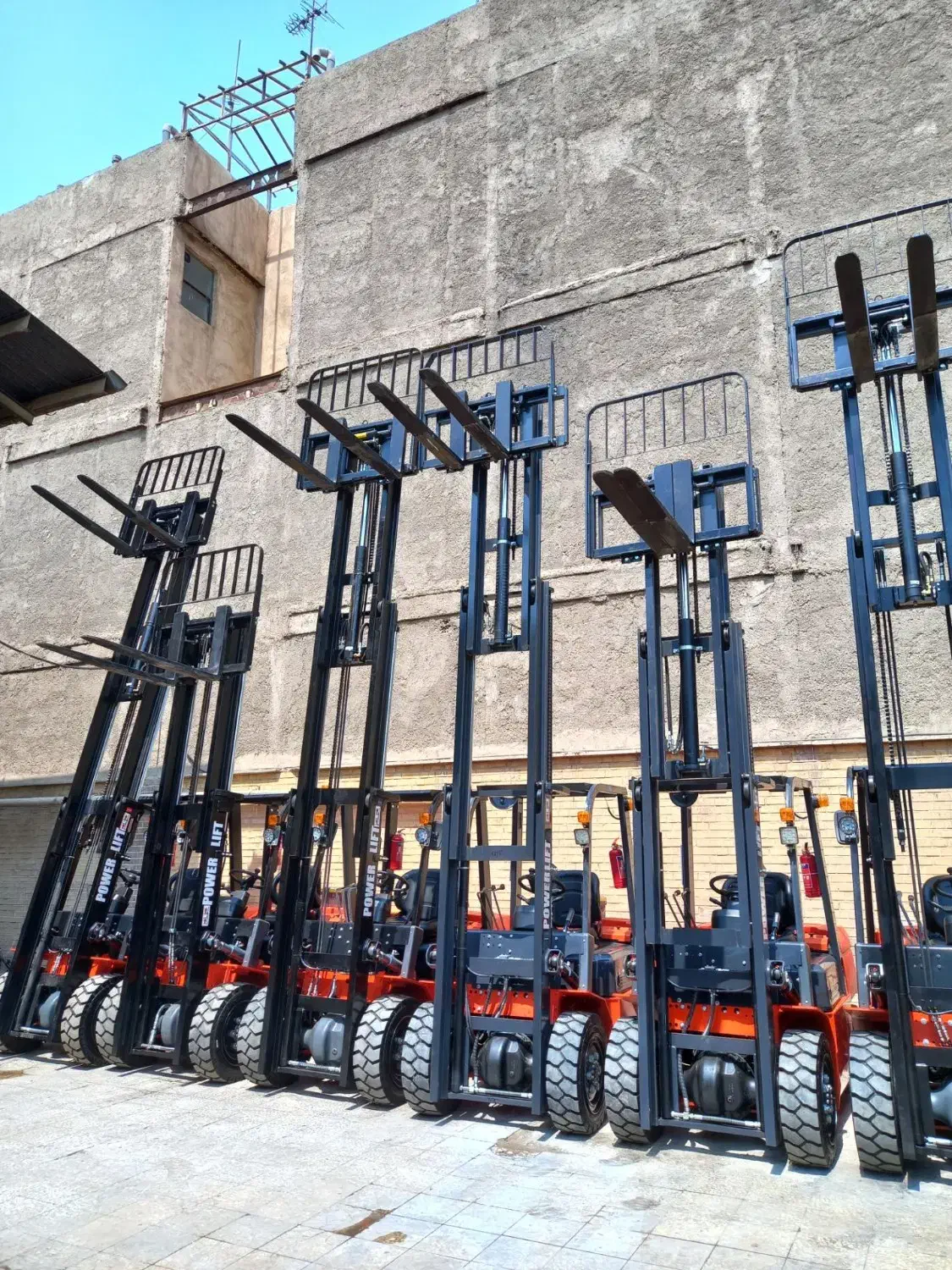 لیفتراک و باتری اسیدی|ماشینآلات صنعتی|زنجان, |دیوار