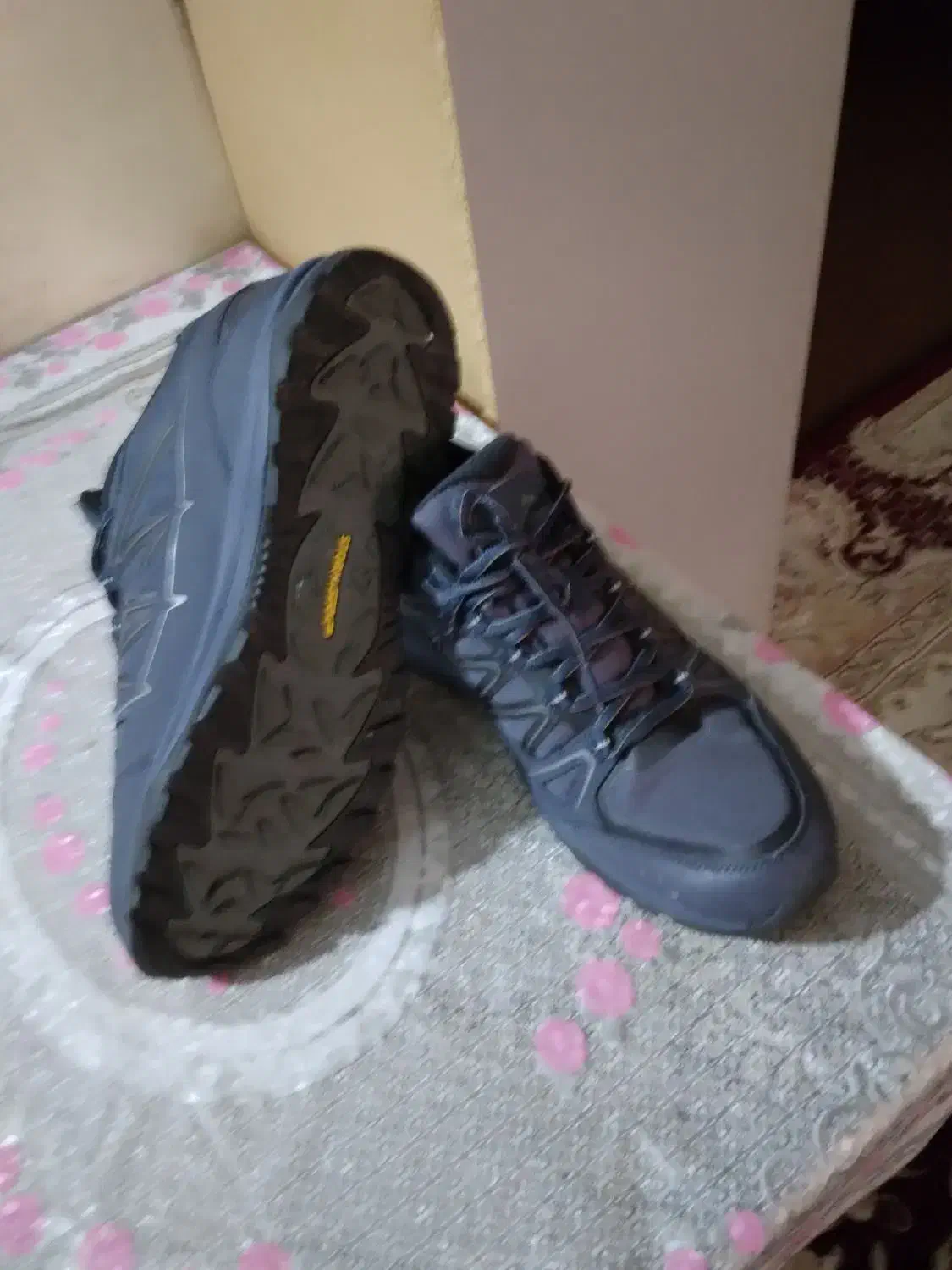 یک جفت کفش اسپرت خارجی|کیف، کفش، کمربند|شاهینشهر, مسکن مهر|دیوار