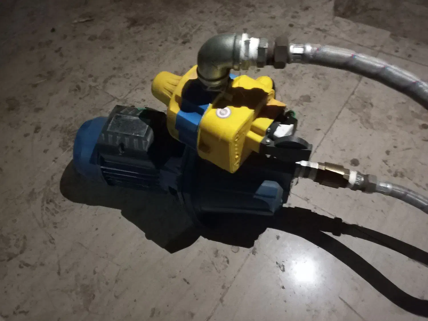 پمپ آب همراه اتوماتیک یک اسب ژاپنی در حد|مصالح و تجهیزات ساختمان|صحنه, |دیوار