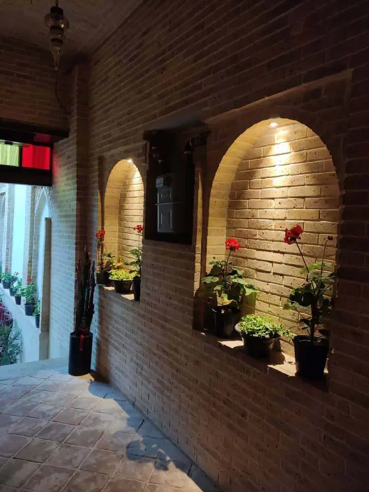 اجاره عمارت تجاری سنتی (هتل و رستوران)|اجارهٔ مغازه و غرفه|شیراز, سیاه سنگ|دیوار