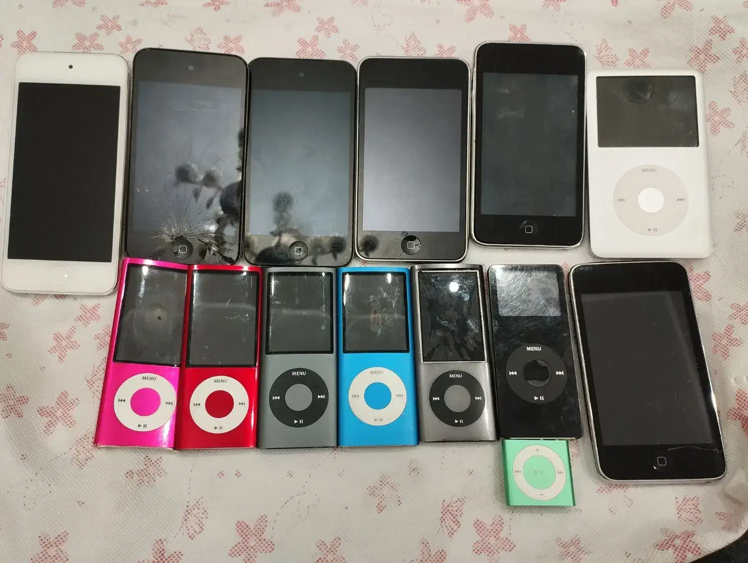آیپاد کلاسیک و تاج و نانو ۸ گیگ نیاز به باطری iPod|پخش‌کننده همراه|تهران, یافت آباد جنوبی|دیوار