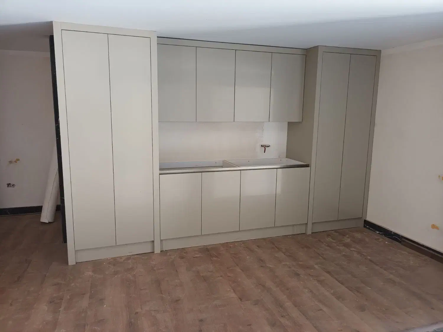 نصب و تعمیرات کابینت و کمد|خدمات پیشه و مهارت|سنندج, |دیوار