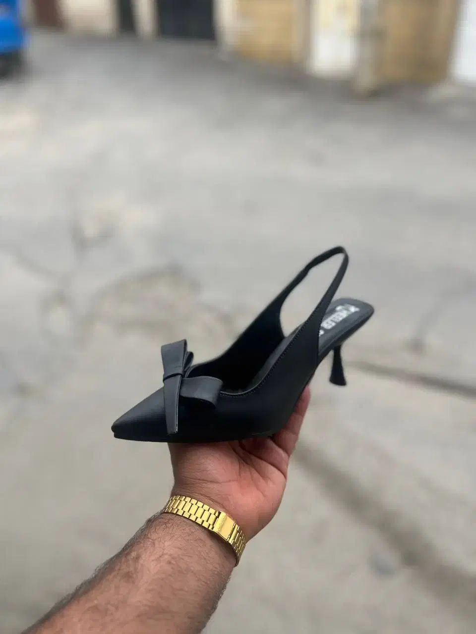 کفش|کیف، کفش، کمربند|سوری, |دیوار