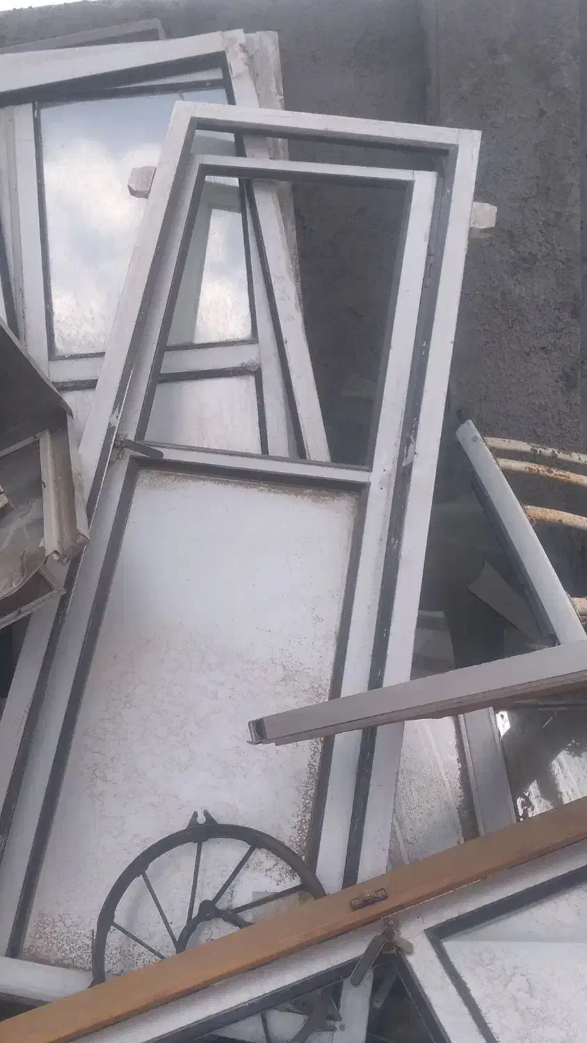 ضایعات آهن تیر یخچال آبگرمکن دیواری|عمدهفروشی|سمنان, |دیوار