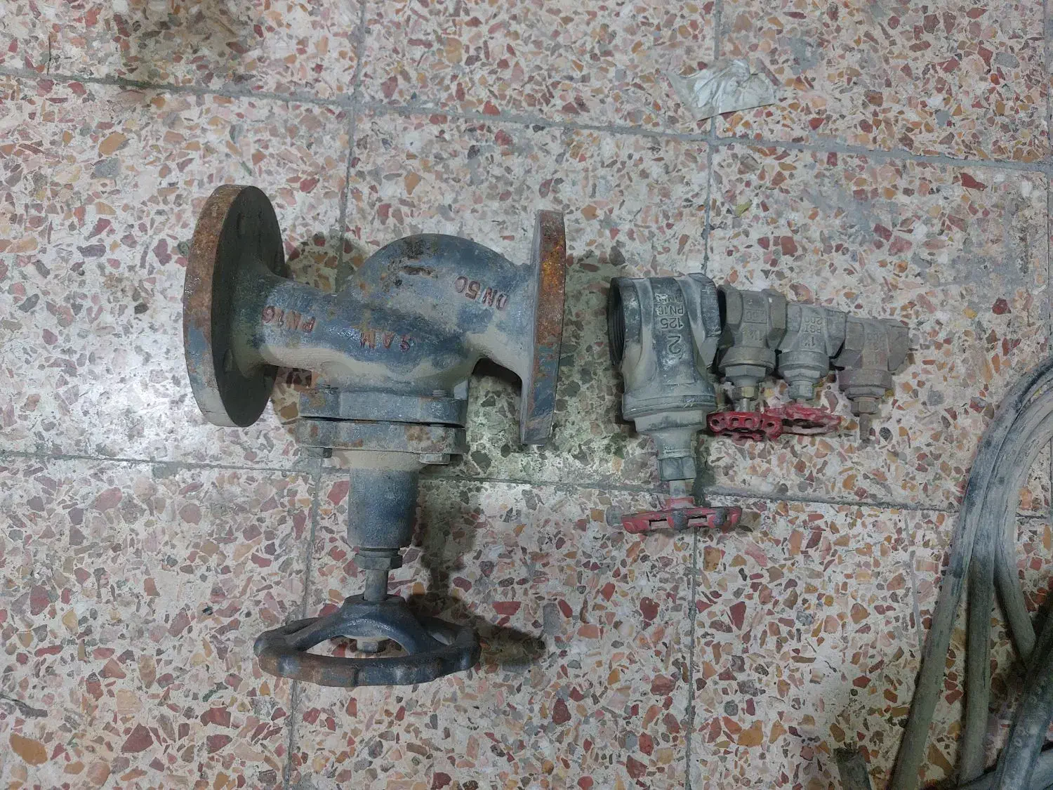 شیر های فلکه ای با اندازه های مختلف|ماشین‌آلات صنعتی|بندر ماهشهر, |دیوار