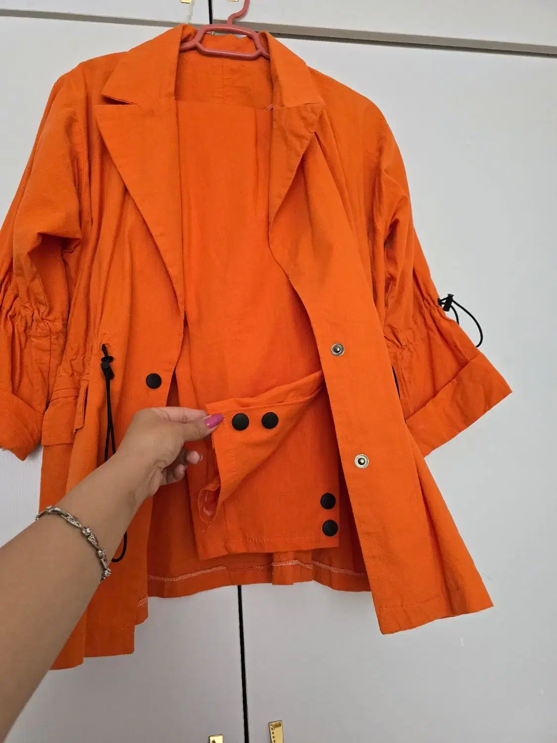 مانتو لباس|لباس|تربت جام, حافظ|دیوار