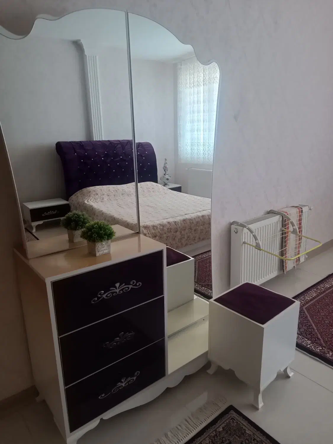 تخت دو نفره همراه آینه و دوعدد پاتختی|تخت و سرویس خواب|قیدار, |دیوار