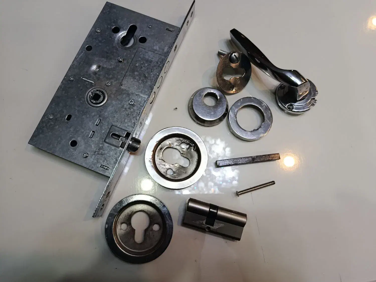 قفل ومغذی درب|مصالح و تجهیزات ساختمان|اصفهان, سرشبادران|دیوار