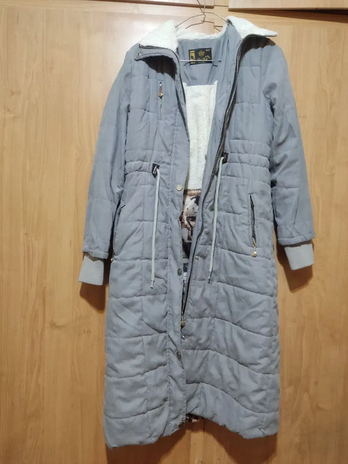 لباس زمستانی|لباس|شاهینشهر, خانه کارگر|دیوار