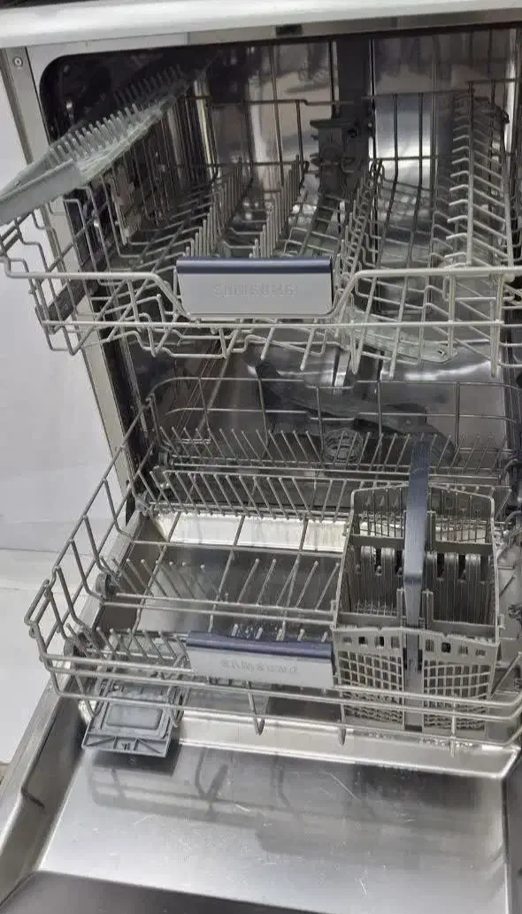 ماشین ظرفشویی سامسونگ اصلی ۱۴ نفره|ماشین ظرفشویی|بروجرد, |دیوار