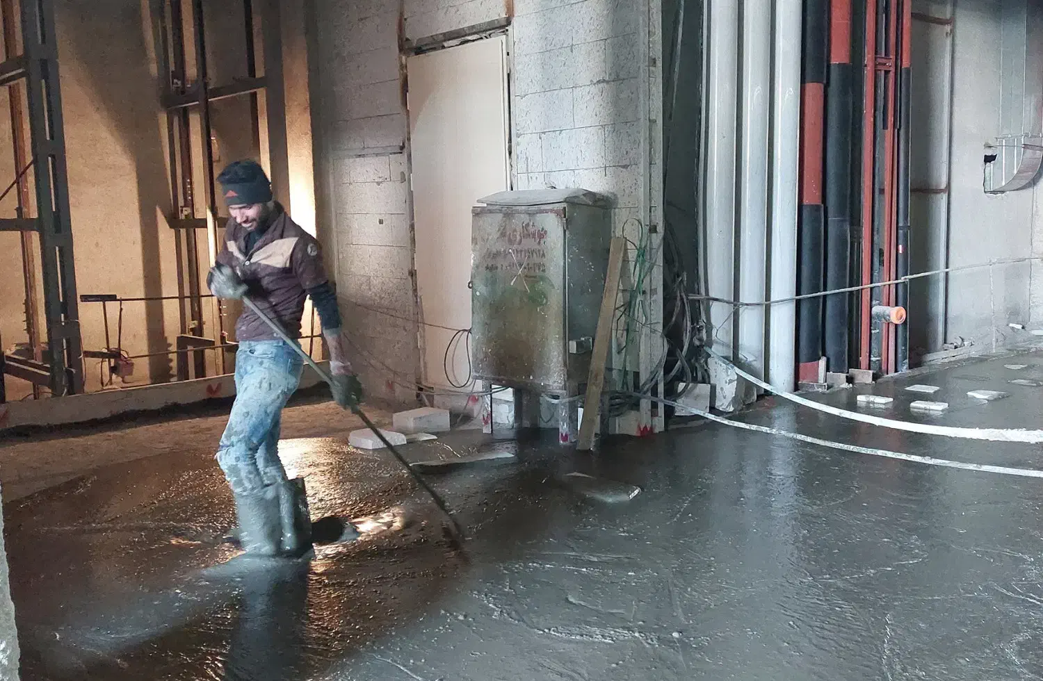 کارگر ساده (برای اجرای فوم بتن)|استخدام معماری، عمران و ساختمانی|تبریز, |دیوار