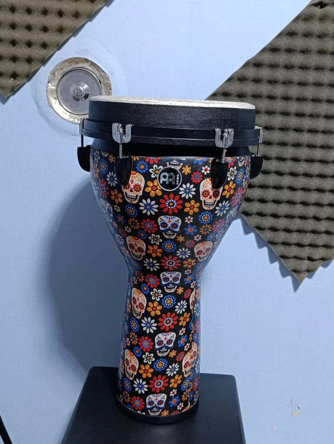 جیمبی جیمبه|درام و پرکاشن|رشت, معلم|دیوار