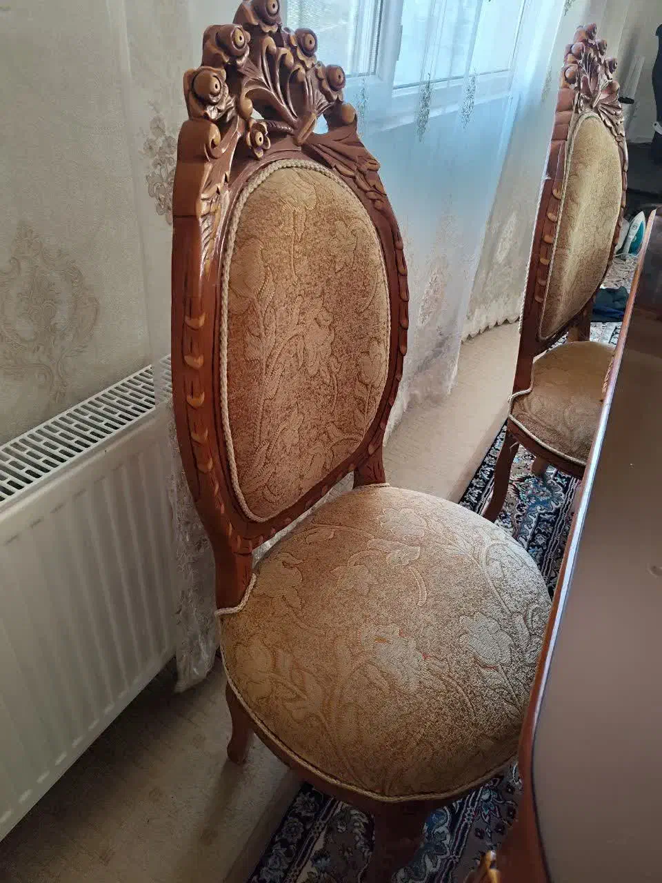 ۸ صندلی چوب گردو + کاور|صندلی و نیمکت|سبزوار, ولیعصر (نجار آباد)|دیوار