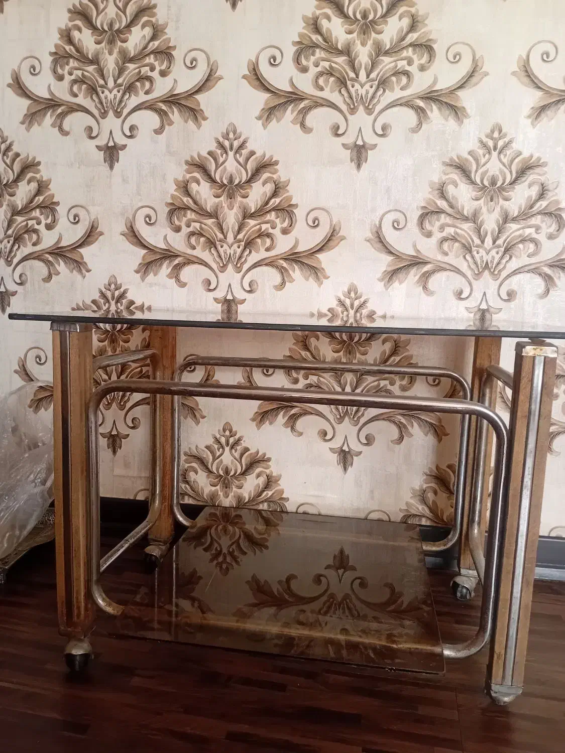 میز|میز و صندلی غذاخوری|شهرکرد, |دیوار