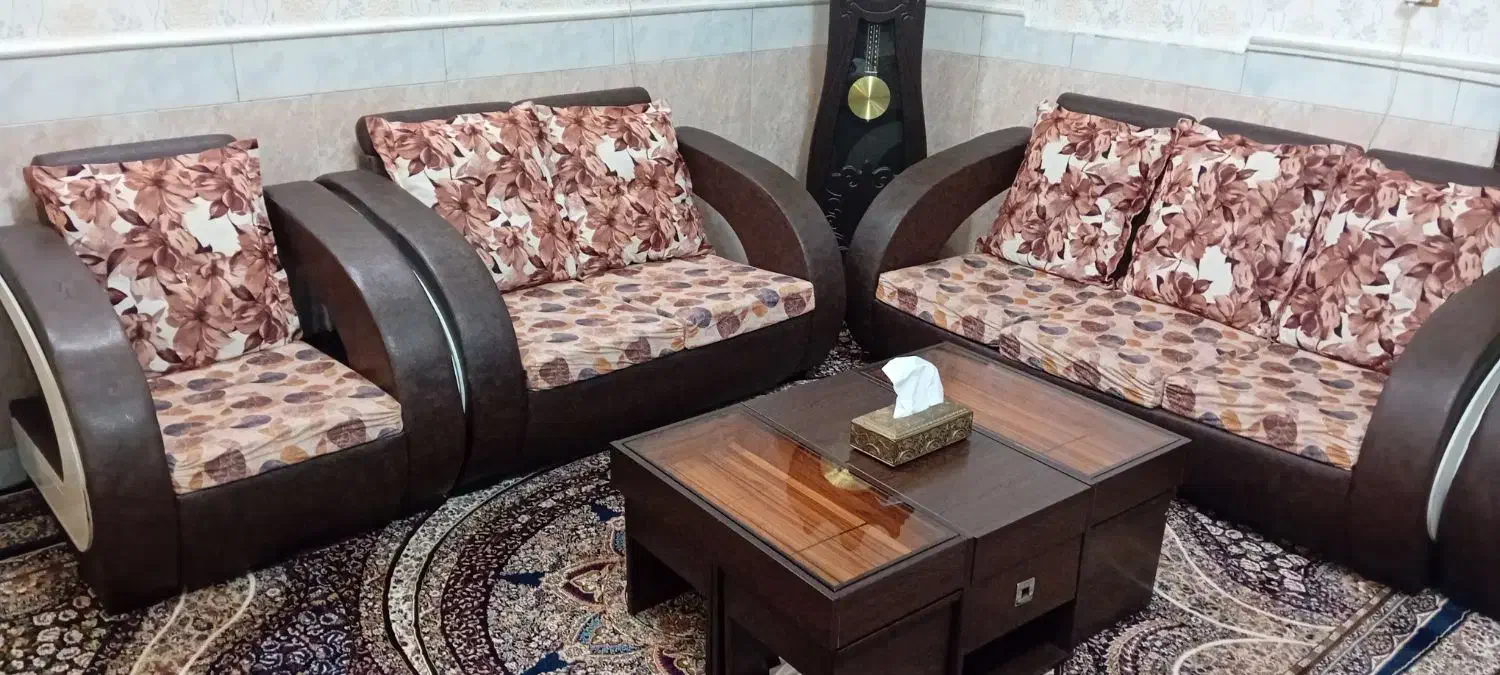 مبل راحتی با میز در تمیز و شیک|مبلمان خانگی و میز عسلی|سلفچگان, |دیوار