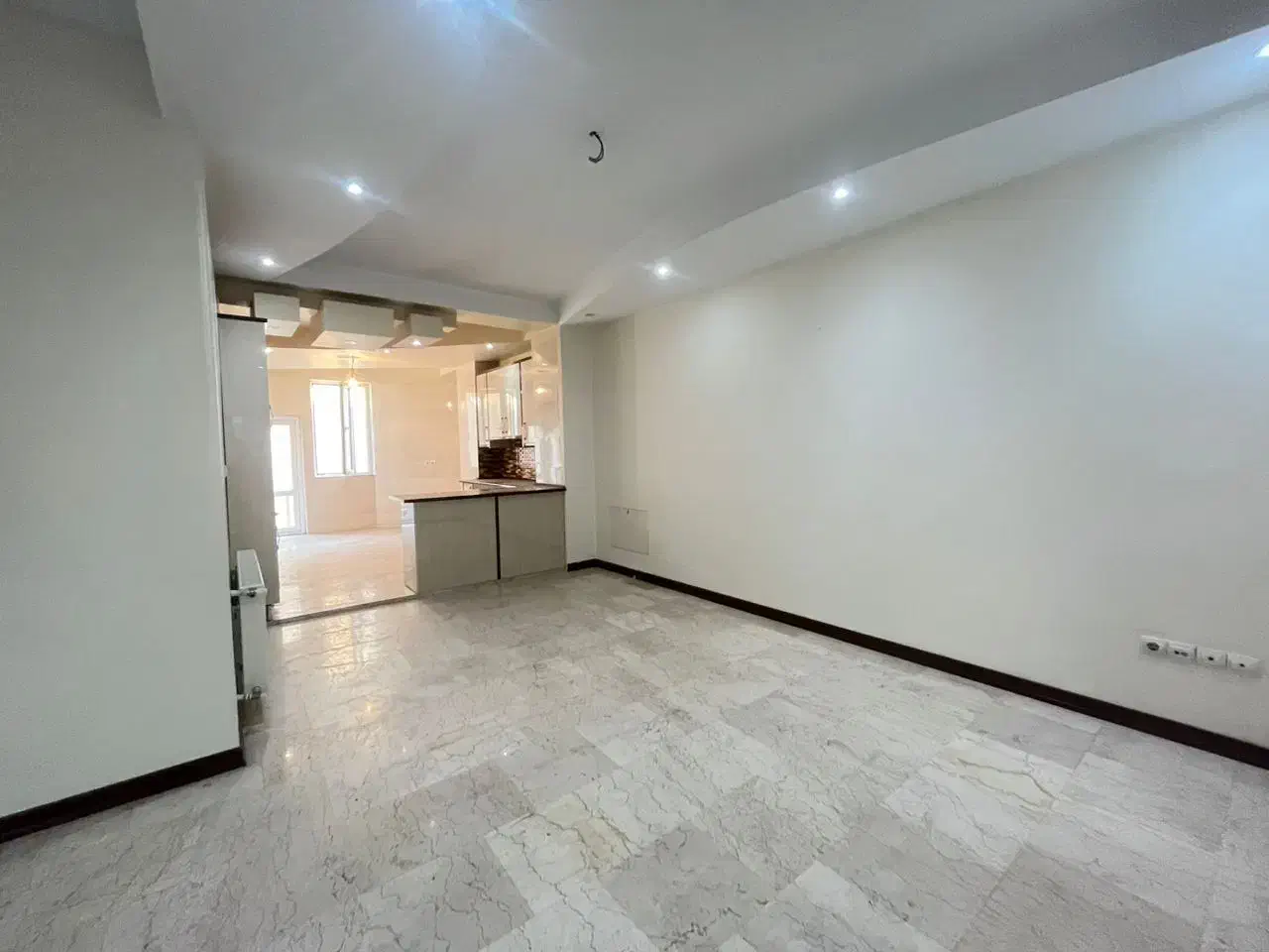 ۸۵ متر ،دو خواب ،نما ترکیبی