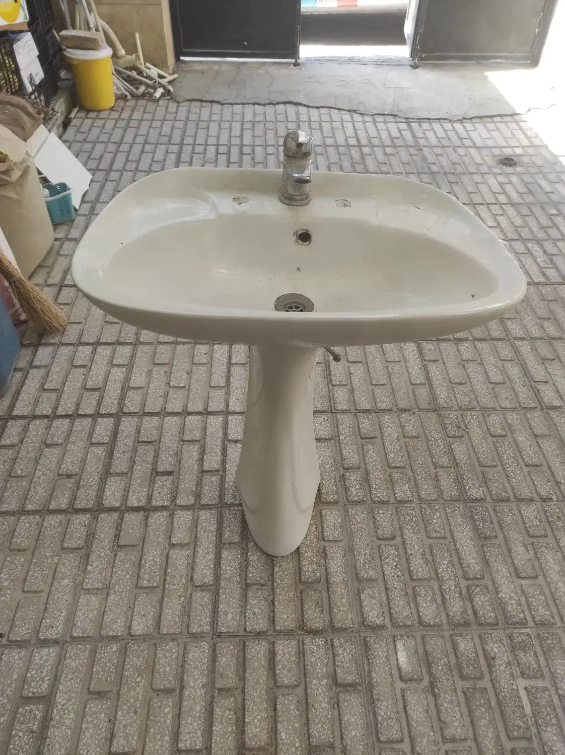 روشویی کاملا سالم و همراه با روشویی|لوازم سرویس بهداشتی|کرمانشاه, |دیوار