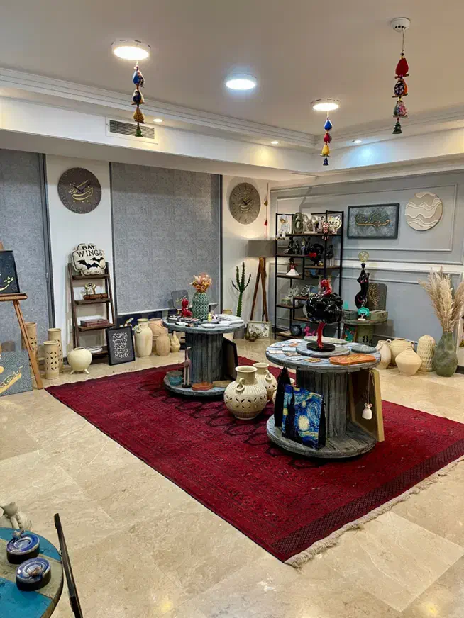اجاره اتاق و کلاس در گالری هنری به صورت ساعتی|اجارهٔ کوتاه‌مدت دفتر کار و فضای آموزشی|تهران, سعادت‌آباد|دیوار