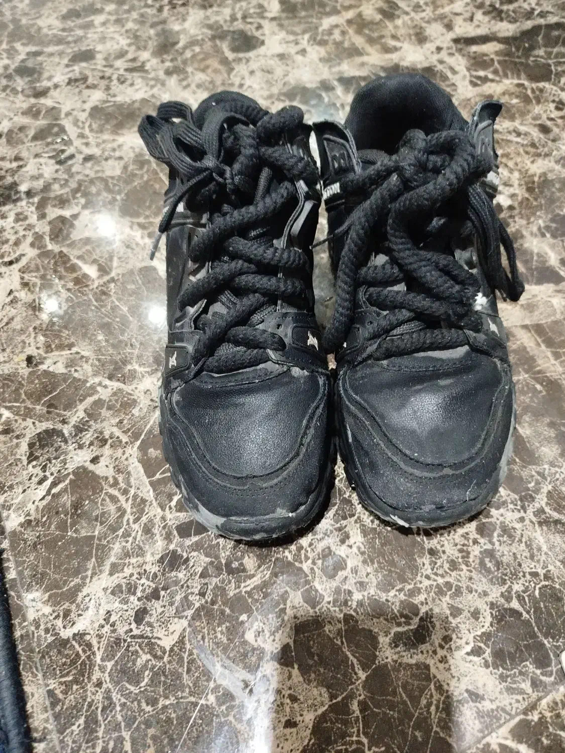 کفش|کیف، کفش، کمربند|کرج, بنیاد|دیوار