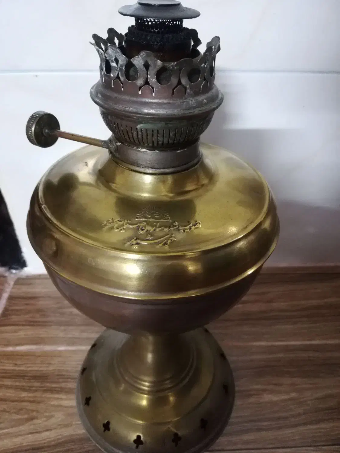 چراغ گردسوز|کلکسیون اشیاء عتیقه|آزادشهر, |دیوار