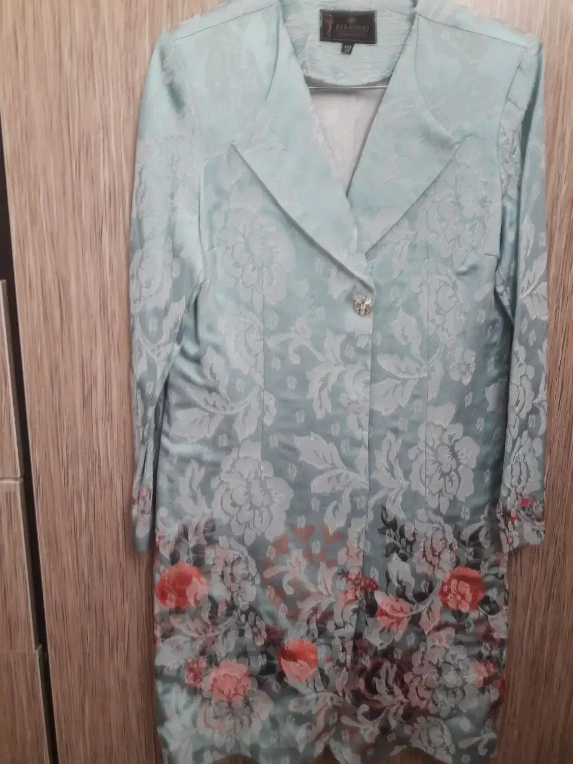 مانتو|لباس|خوی, |دیوار