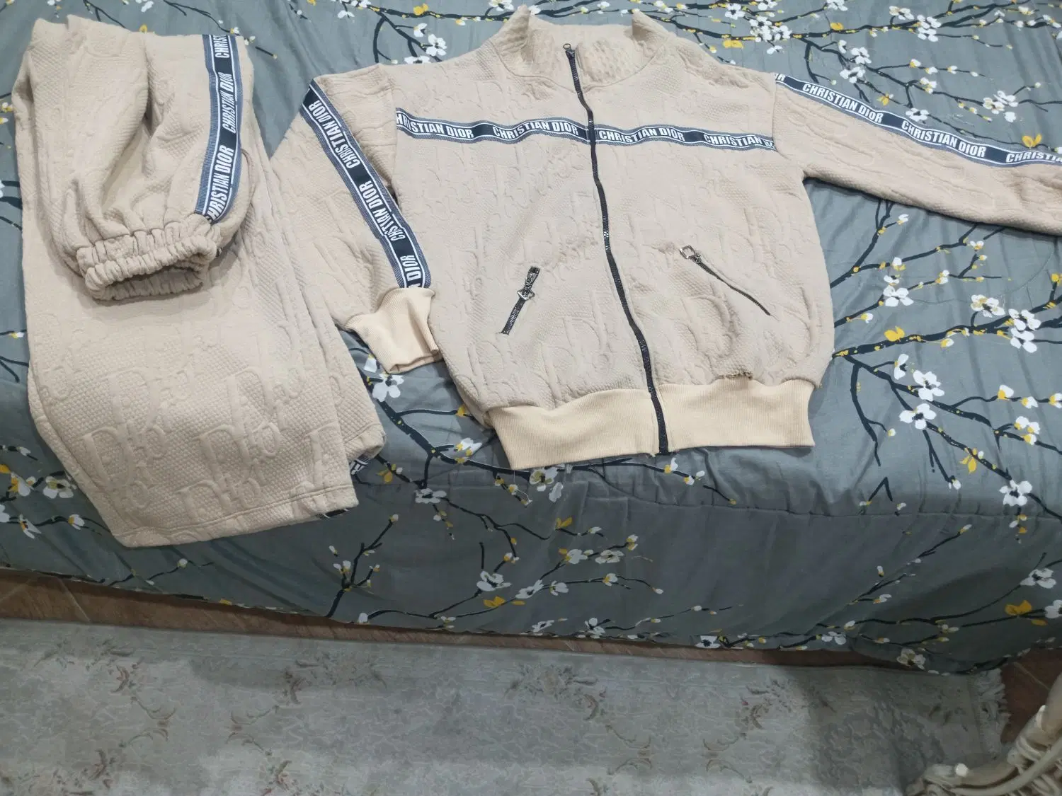 سویشرت شلوار Dior نو نو فقط ۲۳۰۰۰۰۰ تومن|لباس|تهران, مهرآباد|دیوار