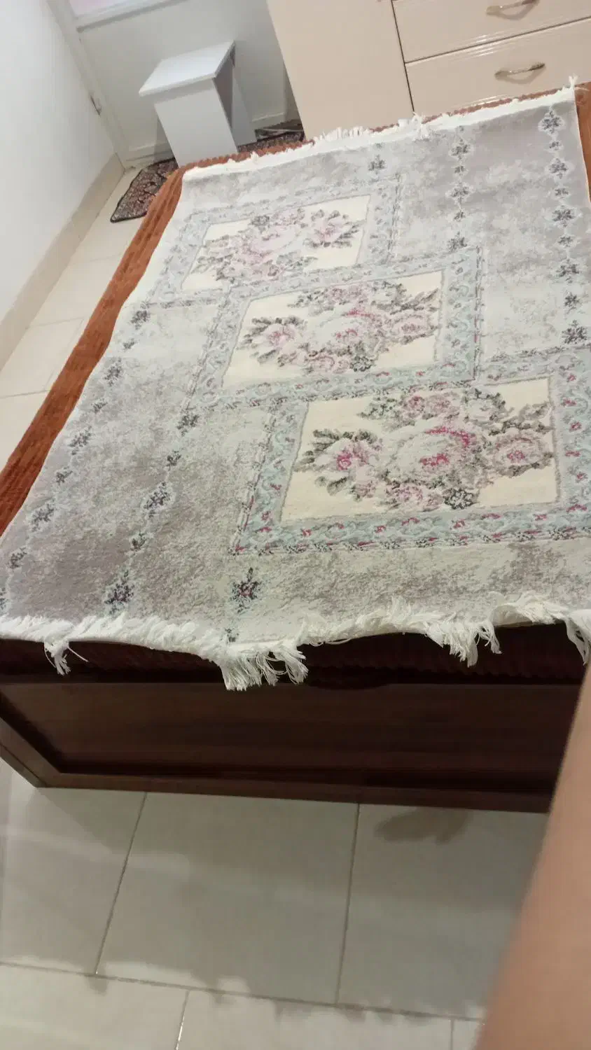 قالیچه جنسش ازفرش هستش|فرش|تفت, |دیوار