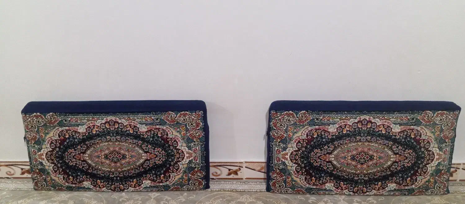 دوعدد پشتی نو|پشتی|صحنه, |دیوار