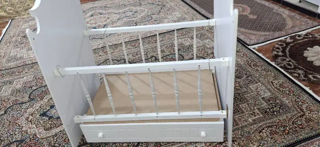 تخت نووتازه|تخت و صندلی بچه|سنندج, |دیوار