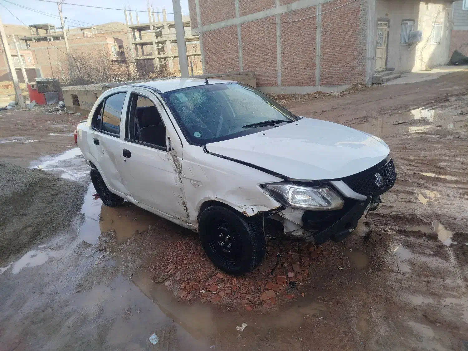 تصادفی ساینا 1401|خودرو سواری و وانت|ارومیه, |دیوار