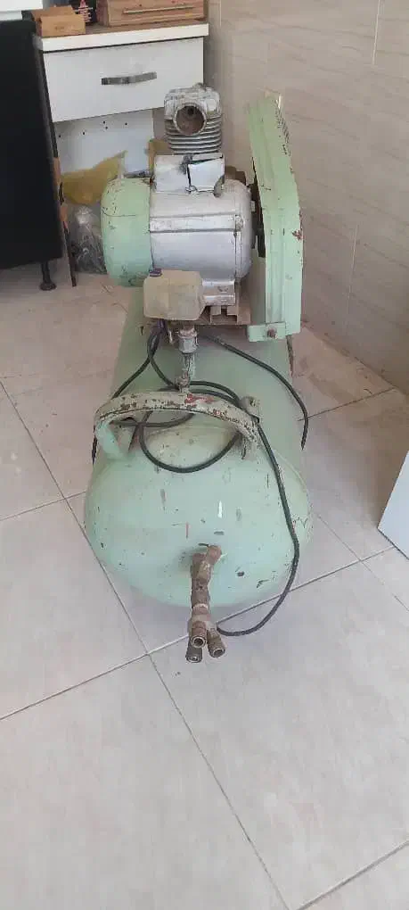 پمپ باد ۱۵۰ لیتری کاملا سالم وکم صدا|ابزارآلات|رودسر, |دیوار