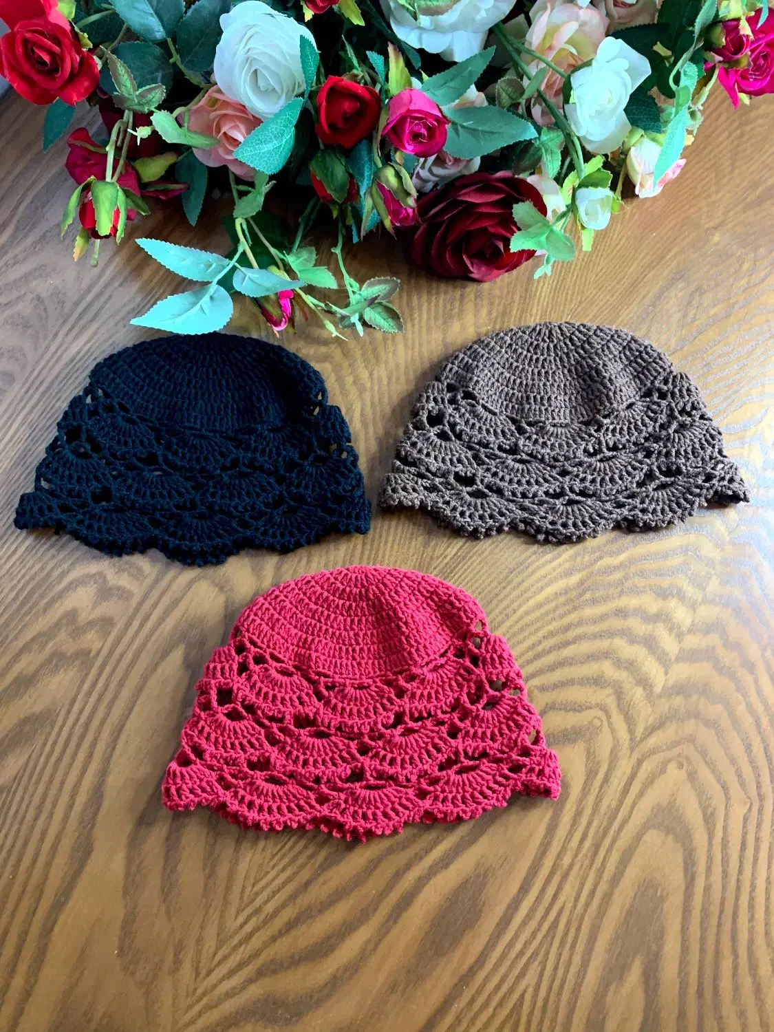 کلاه صدفی|لباس|رشت, سعدی (تختی)|دیوار