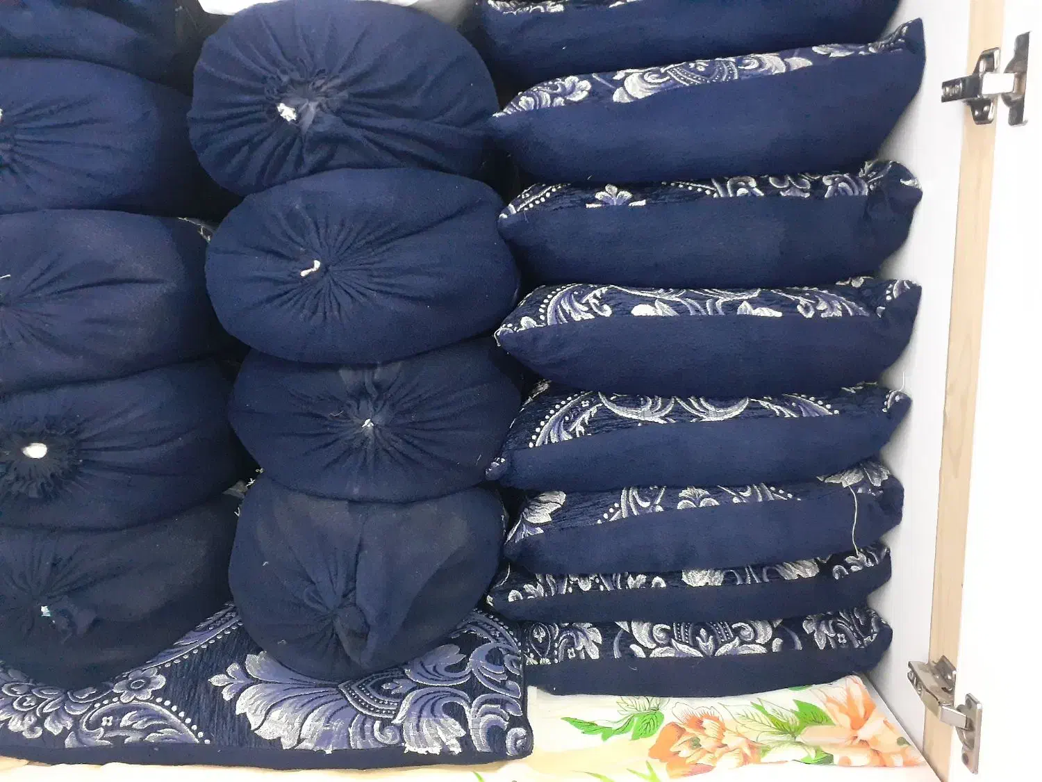 12عددبالشت درحدنو|رختخواب، بالش، پتو|جوانرود, |دیوار