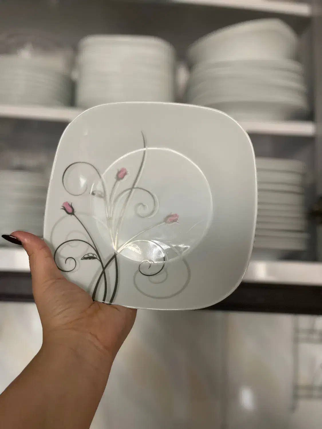 سرویس چینی ۲۴نفره بسیار شکیل و قیمت مناسب|ظروف سرو و پذیرایی|قم, پردیسان|دیوار