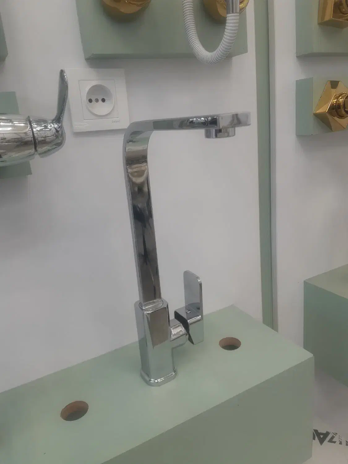 تعدادی شیر و شیرآلات ظرفشویی شاوری مناسب|مصالح و تجهیزات ساختمان|زنجان, |دیوار